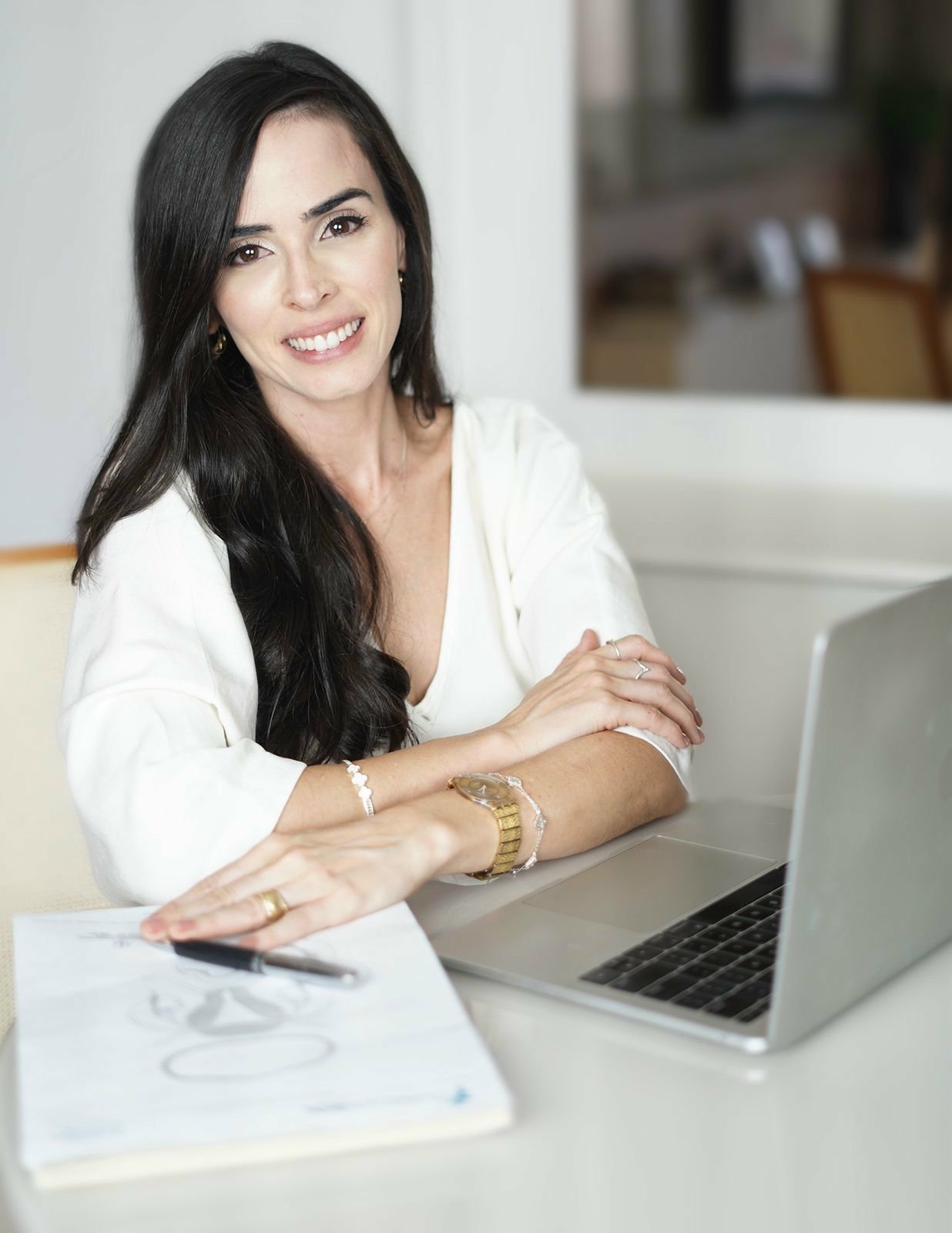 Dra. Camila Tavares
