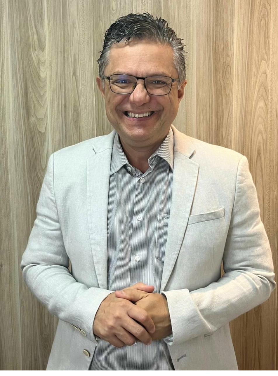 Dr. Leonardo Robson Bezerra